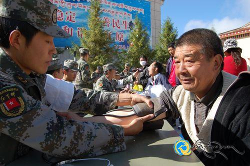 སི་ཁྲོན་ཧུང་ཡོན་རྫོང་དུ་ཐུན་མོང་མ་ཡིན་པའི་བརྒྱད་གཅིག་དམག་འཛུགས་དུས་ཆེན་གྱི་བྱེད་སྒོ་སྤེལ་བ།