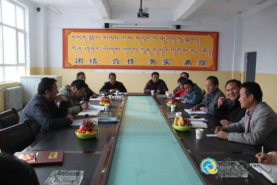 མཚོ་ལྷོའི་ཁུལ་གཙོ་གཞོན་པ་ཚེ་རིང་ཐར་མཚོ་ལྷོ་ཁུལ་མི་རིགས་མཐོ་རིམ་སློབ་གྲྭ་གཉིས་པར་རྟོག་ཞིབ་ཏུ་ཕེབས་པ།