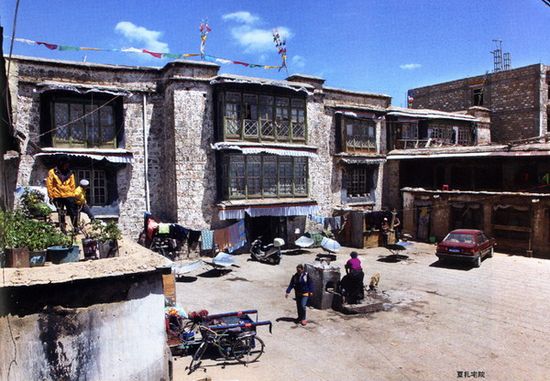 ལྷ་སའི་གཞིས་རྙིང་ལས་བོད་ཀྱི་སྲོལ་རྒྱུན་རིག་གནས་ཀྱི་ཁྲག་རྒྱུན་རྒྱུ་རུ་འཇུག་པ།