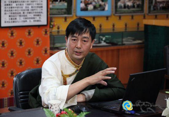 དགེ་རྒན་ཆེན་མོ་རྡོ་ལྷས་སྐད་བརྡའི་ཡིག་མཛོད་དཔྱད་ཐབས་ཀྱིས《གེ་སར》སྒྲུང་རིང་ཁྲོད་ཀྱི་སྐད་བརྡ་ལ་དཔྱད་པ།