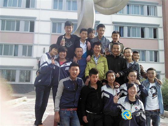 རྡོ་རྗེ་མཁར་གྱིས་རང་སྲོག་བློས་བཏང་ནས་ཧོ་པེའི་རྒྱ་རིགས་བུ་མོ་སྐྱབས་པ།