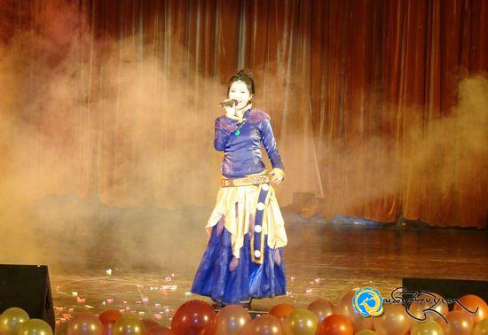ལྷོ་ནུབ་མི་རིགས་སློབ་ཆེན་གྱིས་བོད་གཞས་དགོང་ཚོགས་ཤིག་སྤེལ་པ།