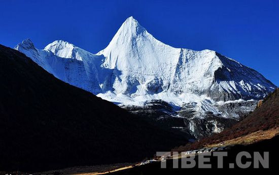 རིགས་གསུམ་མགོན་པོའི་གནས་རི།
