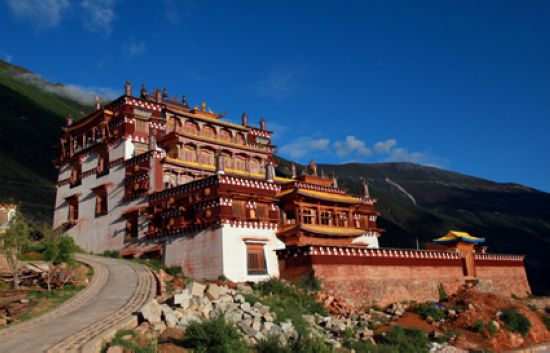 དགའ་ལྡན་བསམ་འཕེལ་ནོར་བུ་གླིང་།