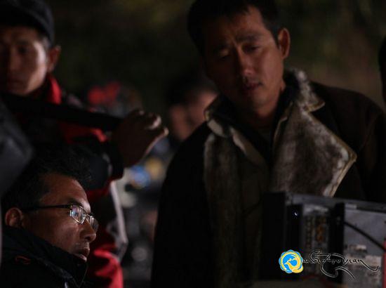 པདྨ་ཚེ་བརྟན་གྱི་གློག་བརྙན《གཡང་མདའ》ཞེས་པའི་ཕབ་སྐྲུན་ཕྱེད་ཙམ་ལེགས་འགྲུབ་བྱུང་།