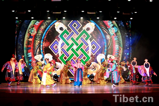 དཀར་མཛེས་ཀྱི་མི་རིགས་རོལ་མོ་སློབ་ཆེན་དུ་བསྐྱོད་པ་ཞེས་པའི་བྱ་འགུལ་ཀྲུང་དབྱང་མི་རིགས་སློབ་ཆེན་དུ་སྤེལ།
