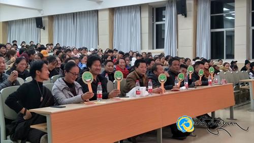 ཀན་སུའུ་མི་རིགས་དགེ་འོས་སློབ་གྲྭ་ཆེན་མོས་རྒྱ་བོད་སྐད་གཉིས་ལོ་ཙཱའི་འགྲན་སྡུར་བྱེད་སྒོ་སྤེལ་བ།