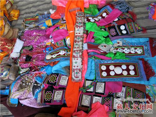ཀན་སུའུ་དཔའ་རིས་བརྙན་འཕྲིན་ཁང་གི《དཔའ་རིས་གཉེན་སྲོལ་ལས་སུམ་མདོའི་ཁག》ཕབ་སྐྲུན་བྱས་ཚར་པ།