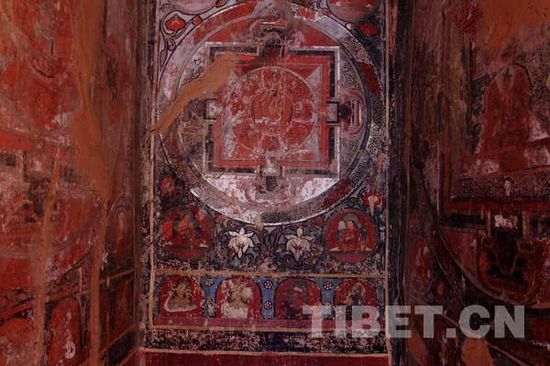 གཙང་སྟོད་ཀྱི་རི་བོ་ཆེའི་གསེར་གྱི་མཆོད་རྟེན་ཆེན་མོ།