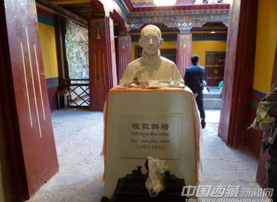 བོད་ལྗོངས་ལྷ་སའི་དགེ་འདུན་ཆོས་འཕེལ་དྲན་རྟེན་ཁང་གི་སྒོ་ཕྱེས་པ།