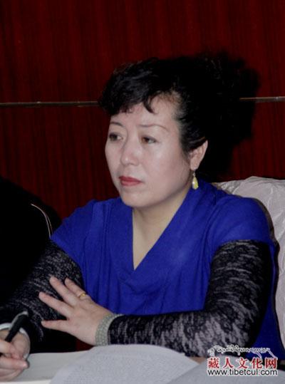གྲངས་ཉུང་མི་རིགས་ཀྱི་རྩོམ་རིག་བྱ་བའི་རྟོག་ཞིབ་ཚོགས་འདུ་ཟི་ལིང་དུ་བསྡུས་པ།