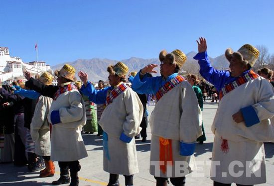 “བདེ་སྐྱིད་ཀྱི་ལྷ་ས”ཞེས་པའི་ཚད་ལྡན་ཞབས་བྲོའི་རིག་གནས་བྱ་འགུལ་འགོ་བརྩམས་པ།