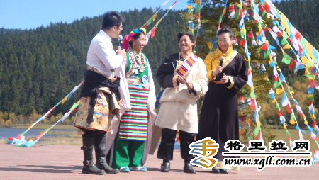 གཉུག་མའི་བོད་ཀྱི་གླུ་གཞས་འགྲན་སྡུར་གྱི་འགྲན་སྡུར་བསྐྱར་མ་མཇུག་སྒྲིལ་བ།
