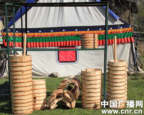 ཚངས་དབྱངས་རྒྱ་མཚོའི་མགུར་གླུ་རིག་གནས་གནས་སྐོར་དུས་ཆེན་སྤེལ་བ།