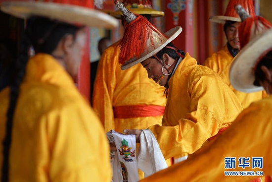 ཀན་ལྷོའི་ཀླུ་ཆུ་རུ་རྣམ་ཐར་འཁྲབ་སྟོན་གྱི་སྲོལ་རྒྱུན་བྱ་འགུལ་སྤེལ་བ།