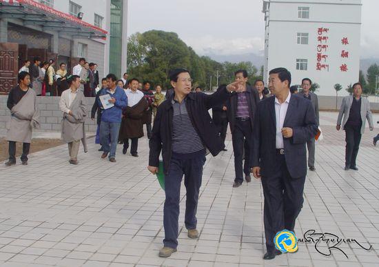མཚོ་ལྷོ་ཁུལ་ལྟ་སྦྱོང་ཞིབ་དཔྱད་ཚོ་ཆུང་གིས་ཁུལ་མི་རིགས་མཐོ་འབྲིང་གཉིས་པར་ལྟ་སྦྱོང་ཁྲིད་སྟོན་གནང་བ།