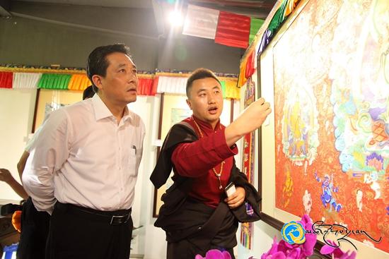 རེབ་གོང་ཐང་ག་ཧྲིན་ཀྲིན་གྱི་རིག་དངོས་བཤམས་ཚོགས་སུ་བཀྲམ་པ།
