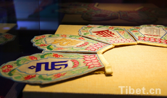 བོད་ལྗོངས་སུ《བསྐལ་བཟང་མཛེས་རྒྱན》དར་གོས་ཆེད་སྒྲིག་འགྲེམ་སྟོན་སྤེལ་བ།