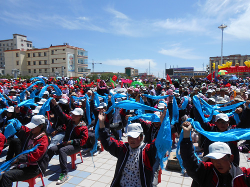 མཚོ་སྔོན་བོད་སྐད་རྒྱང་སྒྲོག་བརྙན་འཕྲིན་གྱི་རིག་རྩལ་སྤྲོ་ཚོགས་ཆེན་མོ《གཡུ་གཞོང་རྐང་ཚ》རྐང་ཚ་རུ་བསྡུས་པ།