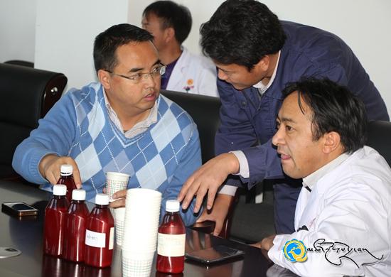 མཚོ་སྔོན་བོད་སྨན་ཁང་གི་གཟེ་ཆང་གཙོ་བྱས་སྨན་ཆང་རིགས་བདུན་ལ་ཆེད་མཁས་བའི་བདེན་དཔང་ཐོབ།