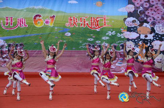 མཚོ་ནུབ་ཀྱི་འགོ་ཁྲིད་ཐེམ་ཆེན་མི་རིགས་སློབ་འབྲིང་གཉིས་པར་བྱིས་པའི་དུས་ཆེན་ལ་འཚམས་ཞུར་ཕེབས།