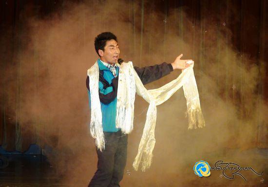 ལྷོ་ནུབ་མི་རིགས་སློབ་ཆེན་གྱིས་བོད་གཞས་དགོང་ཚོགས་ཤིག་སྤེལ་པ།