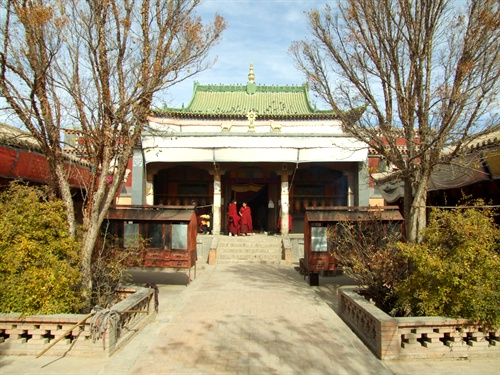 ཇོ་ཇོ་ལྷ་ཁང་བྱིན་འོད་འབར་བ།