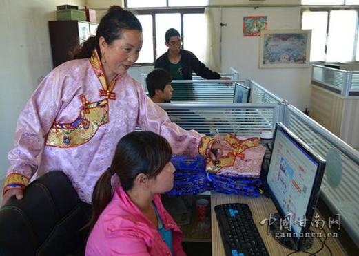 ཀན་ལྷོའི་བོད་རིགས་ཁེ་ལས་པས་དྲ་ཐོག་ཕྱུག་བསྒྱུར་གྱི་ལམ་བུ་བཏོད་པ།