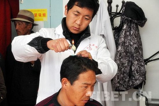 ལྷོ་ཁའི་བོད་སྨན་ཁང་གི་སྲོལ་རྒྱུན་གྱི་ཕྱིའི་དཔྱད་ཐབས་ལ་ཀུན་གྱིས་དགའ་བསུ་ཐོབ་པ།