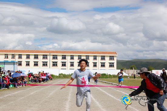 ཧུང་ཡོན་བོད་ཡིག་སློབ་འབྲིང་གིས་སློབ་མའི་ལུས་རྩལ་འགྲན་ཚོགས་སྤེལ་བ།