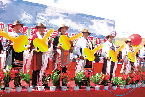 མཚོ་ཤར་གྱི་ཁྲི་འདུ་རྫོང་རོང་འབྲོག་མང་ཚོགས་ཀྱི་སྡོད་ཁང་འཛུགས་སྐྲུན་གྱི་ལས་འགན་ལེགས་འགྲུབ་བྱུང་བ།