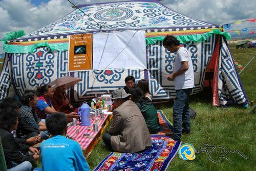 དེང་རབས་སྙན་ངག་གི་མི་རབས་བཞི་བའི་འདུ་ཚོགས་སྐབས་གཉིས་པ་རྩེ་ཁོག་རྫོང་ནས་གཟབ་རྒྱས་ངང་འཚོགས་པ།