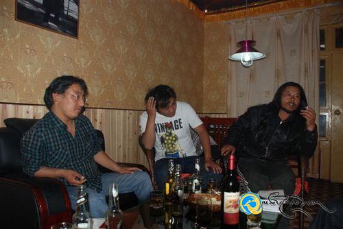 དེང་རབས་སྙན་ངག་གི་མི་རབས་བཞི་བའི་འདུ་ཚོགས་སྐབས་གཉིས་པ་རྩེ་ཁོག་རྫོང་ནས་གཟབ་རྒྱས་ངང་འཚོགས་པ།
