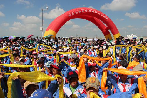 སྐབས་དྲུག་པའི་མཚོ་སྔོན་པོའི་ཉ་གཟིགས་དང་ཚེ་བླུའི་དུས་ཆེན་རྐང་ཚ་རྫོང་དུ་འགོ་བརྩམས་པ།