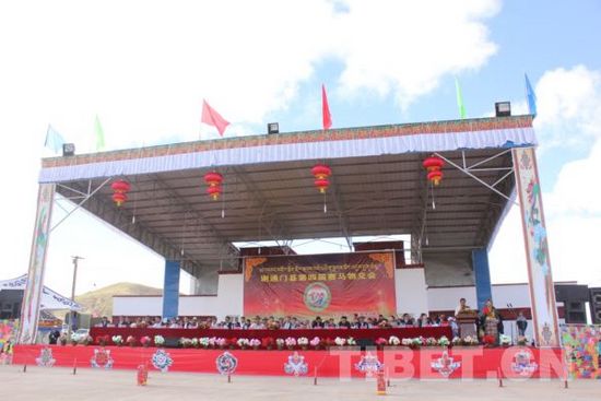 བཞད་མཐོང་སྨོན་རྫོང་གི་རྟ་རྒྱུག་འགྲན་ཚོགས་སྐབས་བཞི་བའམ་དངོས་ཟོག་བརྗེ་རེས་ཚོང་ཚོགས་འགོ་ཚུགས་པ།