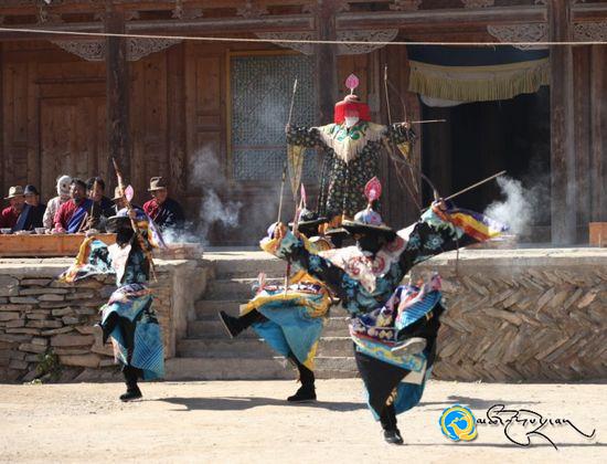 པདྨ་ཚེ་བརྟན་གྱི《གཡང་མདའ》ཞེས་པའི་གློག་བརྙན་ཕབ་སྐྲུན་ཚར་ལ་ཉེ།