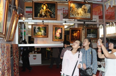བོད་ལུགས་ས་གདན་འགྲེམ་ཚོགས་སྤེལ་ནས་མཚོ་སྔོན་གྱི་ས་གནས་མཚོན་རྟགས་ཤིག་བསྐྲུན་པ།