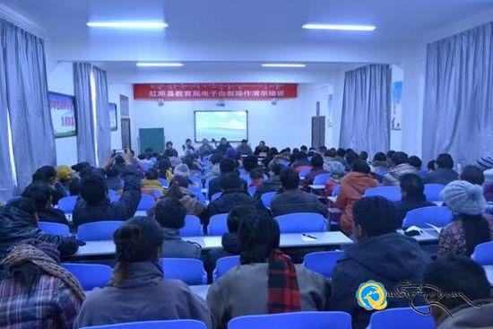 ཧུང་ཡོན་རྫོང་སློབ་གསོ་སྡེ་ཁག་གིས་གློག་རྡུལ་སྨྱན་གཟུགས་ཀྱི་ལག་ལེན་ཟབ་སྦྱོང་བྱས་པ།