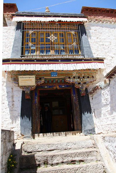 སེ་ར་དགོན་གྱིས་དཔེ་རྙིང་ལ་སྲུང་སྐྱོབ་དང་མི་རིགས་རིག་གནས་རྒྱུན་འཛིན་བྱེད་པ།