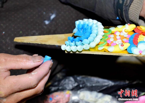 བོད་རིགས་མང་ཚོགས་ཀྱིས་བོད་ལུགས་ལོ་སར་ལ་གྲ་སྒྲིག་བྱེད་ཀྱིན་པ།