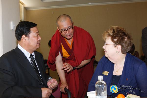 ཨ་རུ་བོད་སྨན་སྡེ་ཚོགས་ཨ་རིར་བསྐྱོད་དེ་རྒྱལ་སྤྱིའི་མཉམ་འབྲེལ་བྱེད་པ།