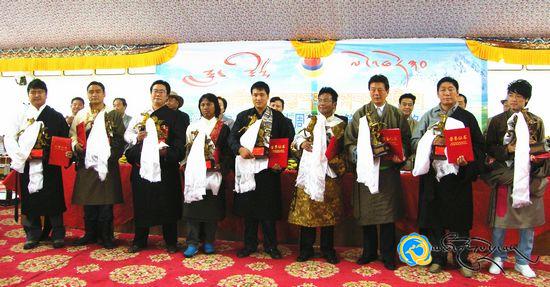ཟླ་ཟེར་གསར་བསྐྲུན་བྱས་ནས་ལོ་འཁོར་སུམ་ཅུ་ལོན་པ་དང་རྩོམ་རིག་བྱ་དགའ་སྐབས་བཞི་བ་གནང་བ།