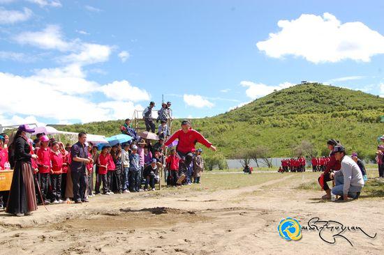 ཧུང་ཡོན་བོད་ཡིག་སློབ་འབྲིང་གིས་སློབ་མའི་ལུས་རྩལ་འགྲན་ཚོགས་སྤེལ་བ།