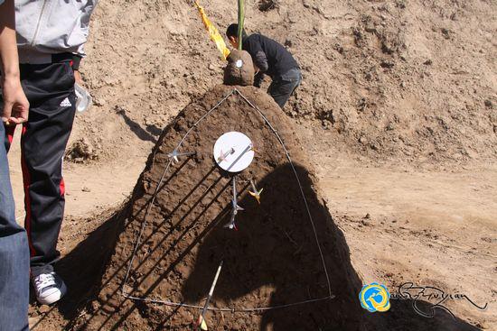 མཚོ་ལྷོ་ཁུལ་གྱི་བོད་སྨན་ཁང་ཁུངས་གཏོགས་ཀྱིས་བདེ་སྐྱིད་ཐང་དུ་མདའ་འཕེན་འགྲན་བསྡུར་བྱས་པ།