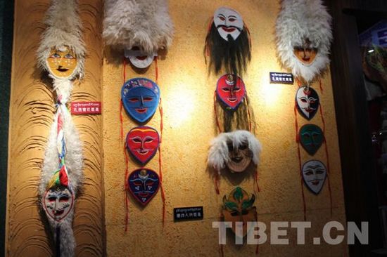 བོད་ལྗོངས་ཀྱི་ཟློས་གར་སྒྱུ་རྩལ་འགྲེམ་སྟོན་ཁང་ཐོག་མ་རིན་མི་ལེན་པར་སྒོ་ཕྱེས་པ།