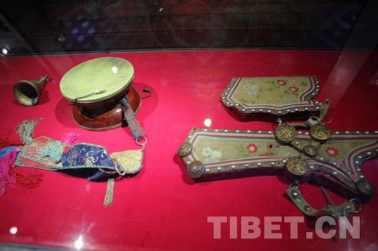 བོད་ལྗོངས་ཀྱི་ཟློས་གར་སྒྱུ་རྩལ་འགྲེམ་སྟོན་ཁང་ཐོག་མ་རིན་མི་ལེན་པར་སྒོ་ཕྱེས་པ།