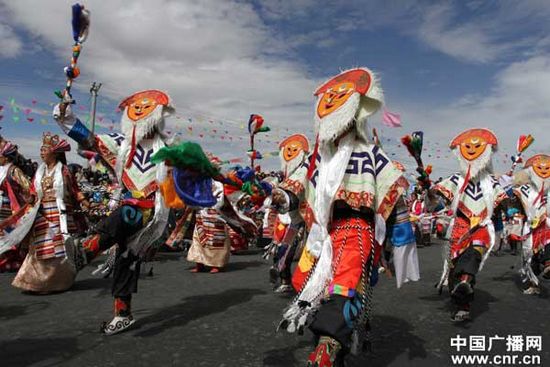 བོད་ལྗོངས་ཀྱི་རྒྱལ་རྩེ་རྫོང་དུ་མདའ་དམག་དུས་ཆེན་བསྡུས་པ།