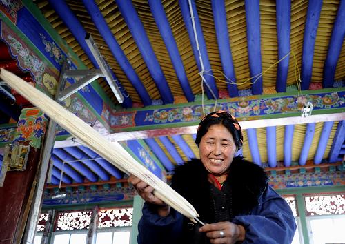 རིག་གནས་རྒྱུན་འཛིན་དང་། ལག་ཤེས་ལ་བརྟེན་ནས་ཕྱུག་འགྱུར་གྱི་ལམ་དུ་འདོང་བ།