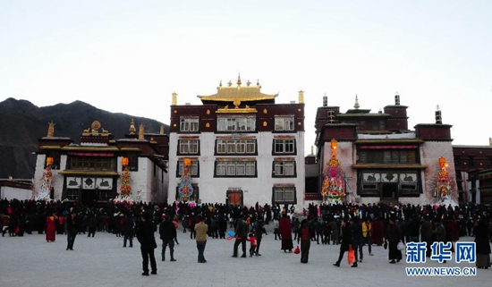 བོད་ལྗོངས་བྱམས་པ་གླིང་དགོན་དུ་མེ་ཏོག་མཆོད་པ་འབུལ་བའི་ཆོ་ག་སྤེལ་བ།