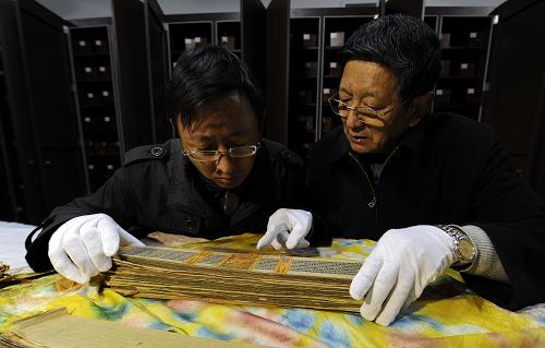 བོད་ལྗོངས་ཀྱིས་ཤིང་ཏ་ལའི་ལོ་མའི་ཆོས་དཔེ་མྱུར་སྐྱོབ་ལེགས་པོ་བྱས་པ།